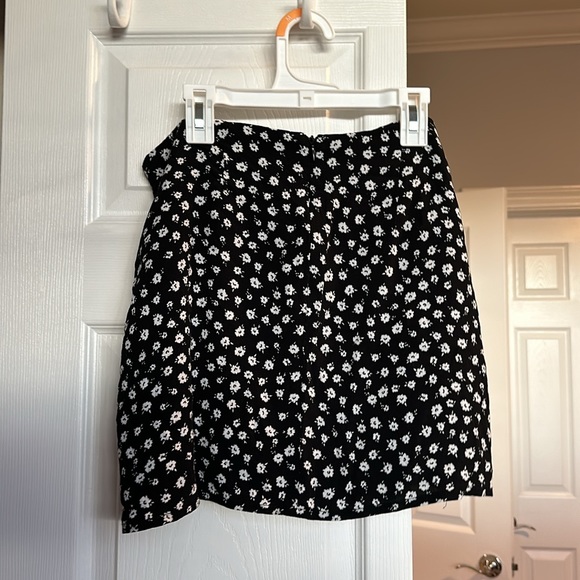 Floral Mini Skirt - Picture 3 of 3